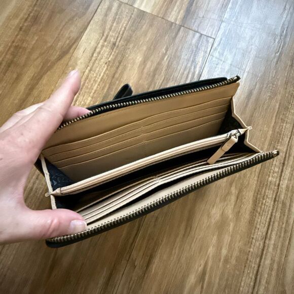 Kate Spade Lucy L Zip Black Leather Wristlet - Picture 3 of 7